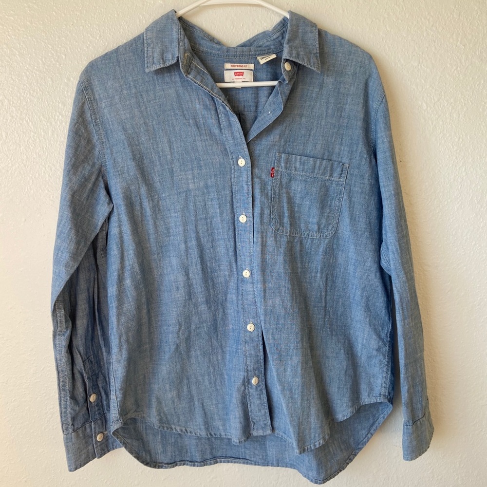 Levi’s Boyfriend fit Chambray Button-up